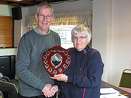 Federation chairman David Barratt presents the 2010 Golf League trophy to Anwen Williams of Llanfairfechan